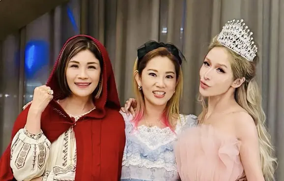 ▲金曲天后「Elva」蕭亞軒（右）2022年因髖關節骨折歷經5次手術與長期復健，近期終於復出。日前更盛裝現身好友派對，仙氣造型吸睛，與王力宏同框畫面掀起熱議。（圖／蔣雅淇 IG）