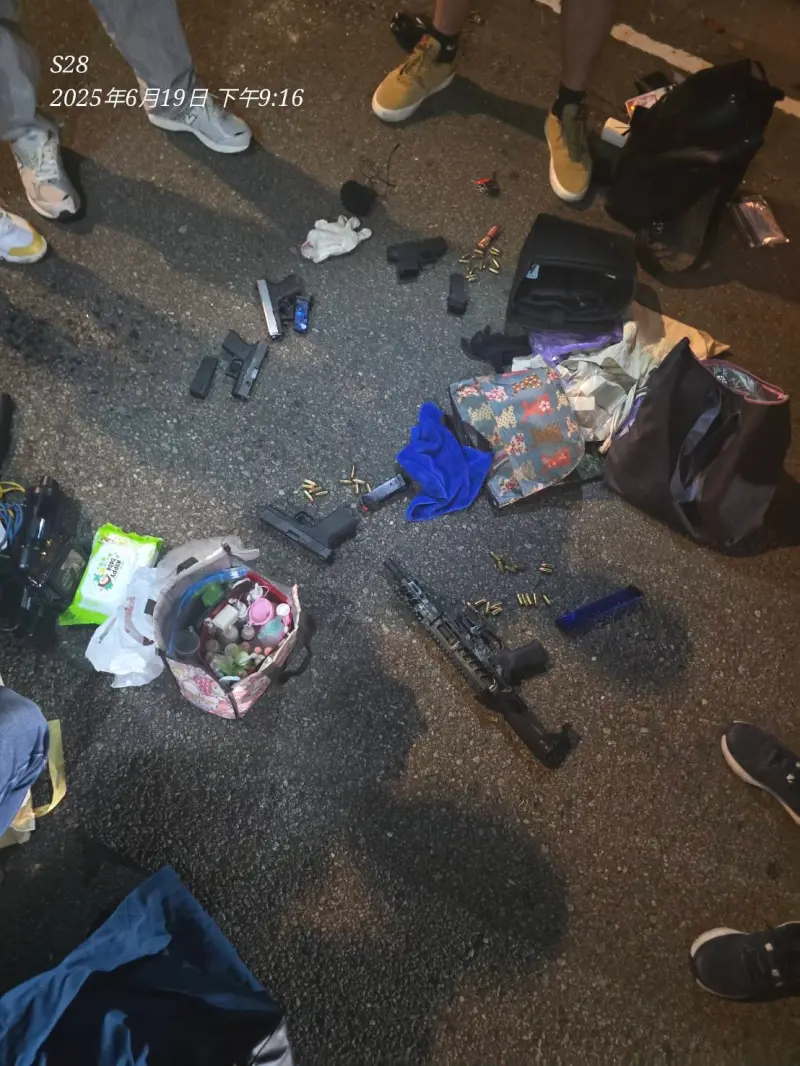 ▲警方在嫌犯的車上起出許多槍彈。（圖／台中市警局提供，2025.06.19）