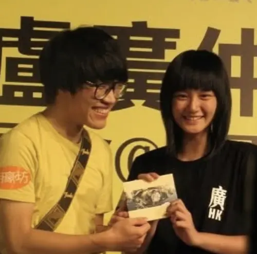 ▲袁澧林（右）重新發布16年前的追星照片，那時曾經有機會與偶像盧廣仲（左）合照。（圖／摘自IG）