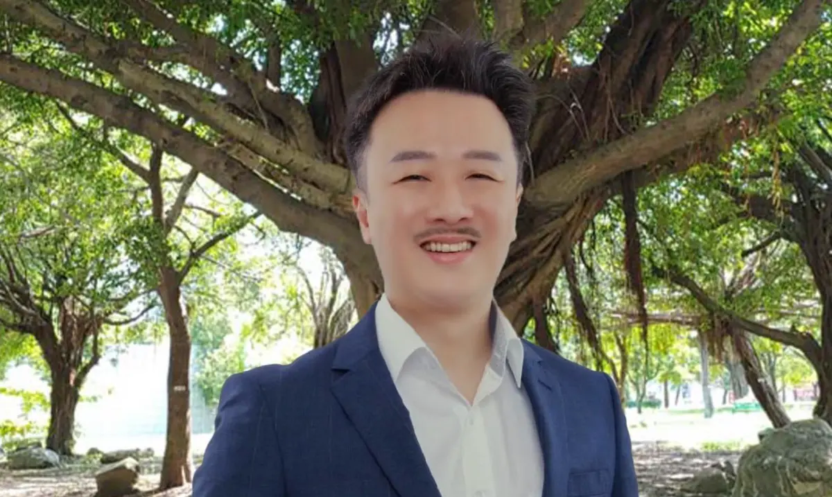 ▲政論節目主持人李正皓嗆黃國昌敢不敢對賭。（圖／翻攝臉書）