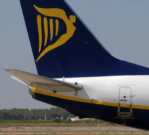 ▲涉事客機機翼有受損情況。（圖／翻攝自每日郵報）