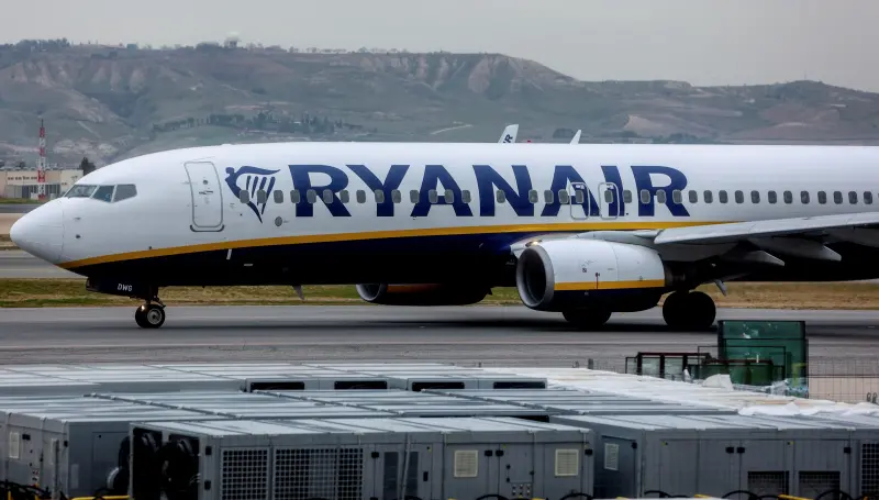 ▲瑞安航空一架客機，18日在降落希臘機場時，傳出曾失控擦撞護欄、導致機翼受損。示意圖非當事飛機。（圖／美聯社／達志影像）