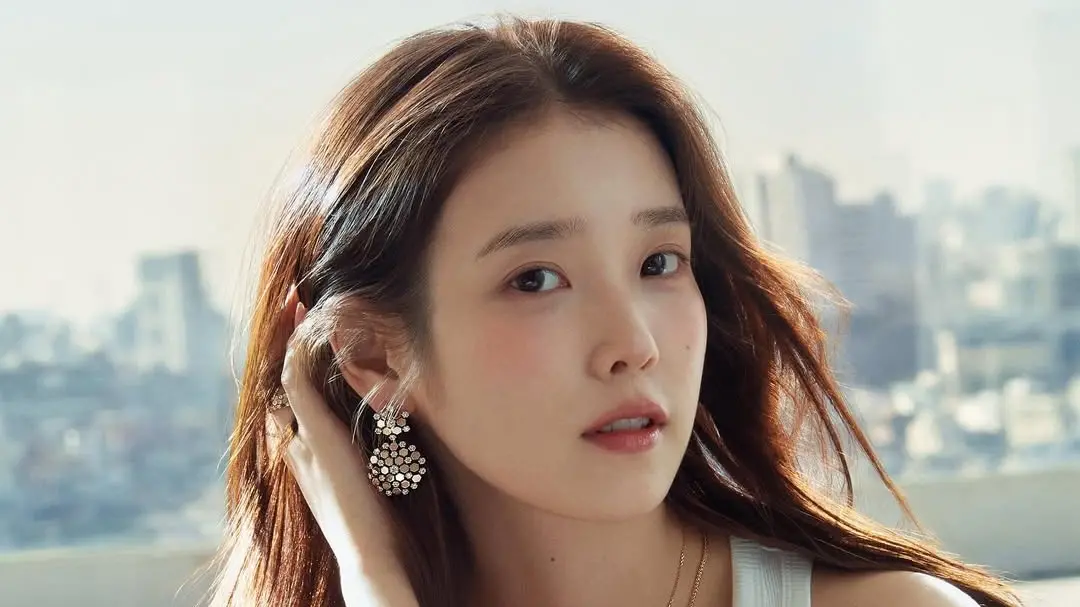 ▲韓國知名歌手兼演員IU（李知恩）近日受訪時突然自爆「準備好告別明星生活」，談到自己因為《苦盡柑來遇見你》紅到全世界，就連印度都有一群死忠粉絲時，她表示：「這一切像夢一場！」（圖／翻攝自IU IG）