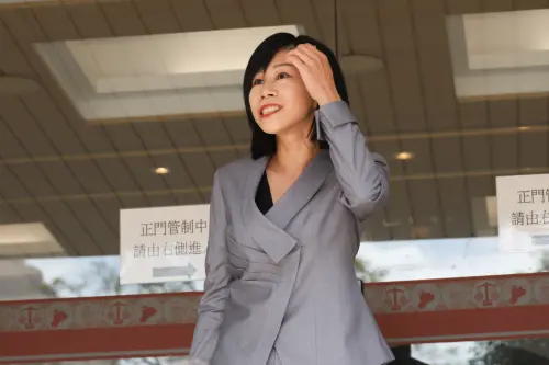 影/直擊呂秋遠私生子生母!為作家H打官司現身北檢