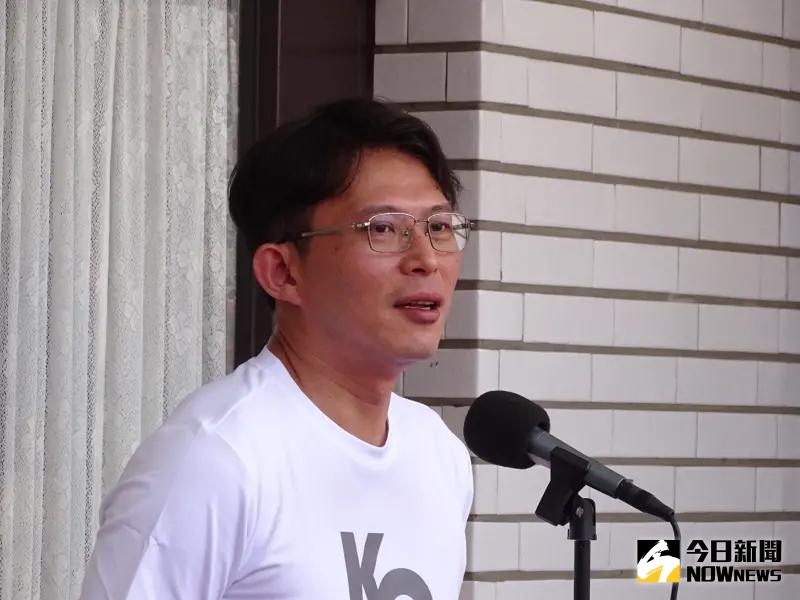 ▲民眾黨主席黃國昌16日質詢法務部長鄭銘謙時,公布一段錄音檔示範「什麼是惡檢」,遭質疑違法公開偵訊光碟或用AI變造,引發熱議。(圖/記者呂炯昌攝)