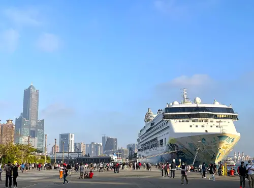 ▲高雄近年積極發展觀光經濟，不僅打造輕軌觀光列車，更舉辦像是吉伊卡哇等大型活動引爆話題。（圖／台灣房屋提供）