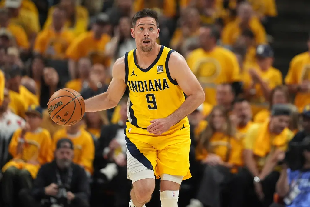 ▲NBA印第安納溜馬今（20）日以108：91擊敗雷霆，將戰局拖進搶7大戰，T. J. McConnell砍下12分、9籃板、6助攻的「準大三元」表現，McConnell在總冠軍戰穿針引線，除了可以提供得分外，還可串連溜馬團隊進攻，儼然成為雷霆的頭痛人物。（圖／美聯社／達志影像）