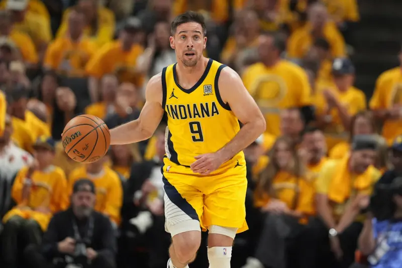 ▲NBA印第安納溜馬今（20）日以108：91擊敗雷霆，將戰局拖進搶7大戰，T. J. McConnell砍下12分、9籃板、6助攻的「準大三元」表現，McConnell在總冠軍戰穿針引線，除了可以提供得分外，還可串連溜馬團隊進攻，儼然成為雷霆的頭痛人物。（圖／美聯社／達志影像）