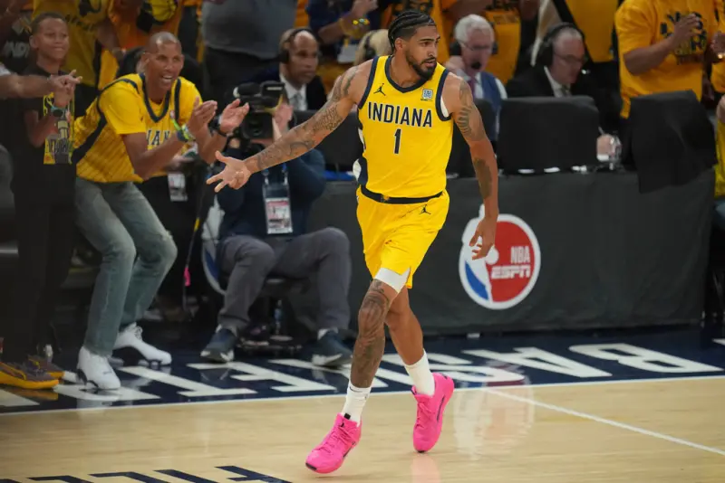 ▲NBA印第安納溜馬前鋒Obi Toppin，生涯初期被評價「只會灌籃」但加盟溜馬後，完成從跳跳人到全能前鋒的蛻變，總冠軍戰G6砍下20分外帶6籃板、2抄截，成為Manu Ginóbili後，首位在總冠軍戰拿下20分5籃板2抄截的替補球員。（圖／美聯社／達志影像）