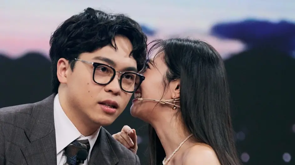 ▲知名網紅賀瓏（左）昨（19）日被爆出與女星Albee（右）在日本大阪牽手、捧臉的傳聞，事實上賀瓏才剛參加前女友的葬禮，如今馬上就爆出戀情，也讓外界議論紛紛，而Albee早在賀瓏4月生日當天的貼文，曬出2人「超越友誼」的貼文。（圖／翻攝自Albee IG）