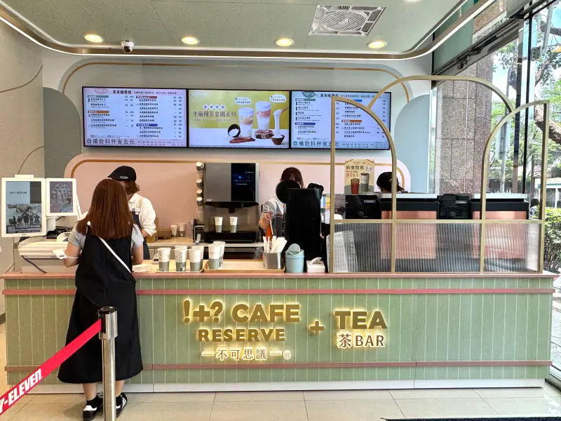 ▲7-11開出全台首間街邊手搖飲料店，從奶蓋到珍奶超過30品項可選擇。（圖／記者鍾怡婷攝）