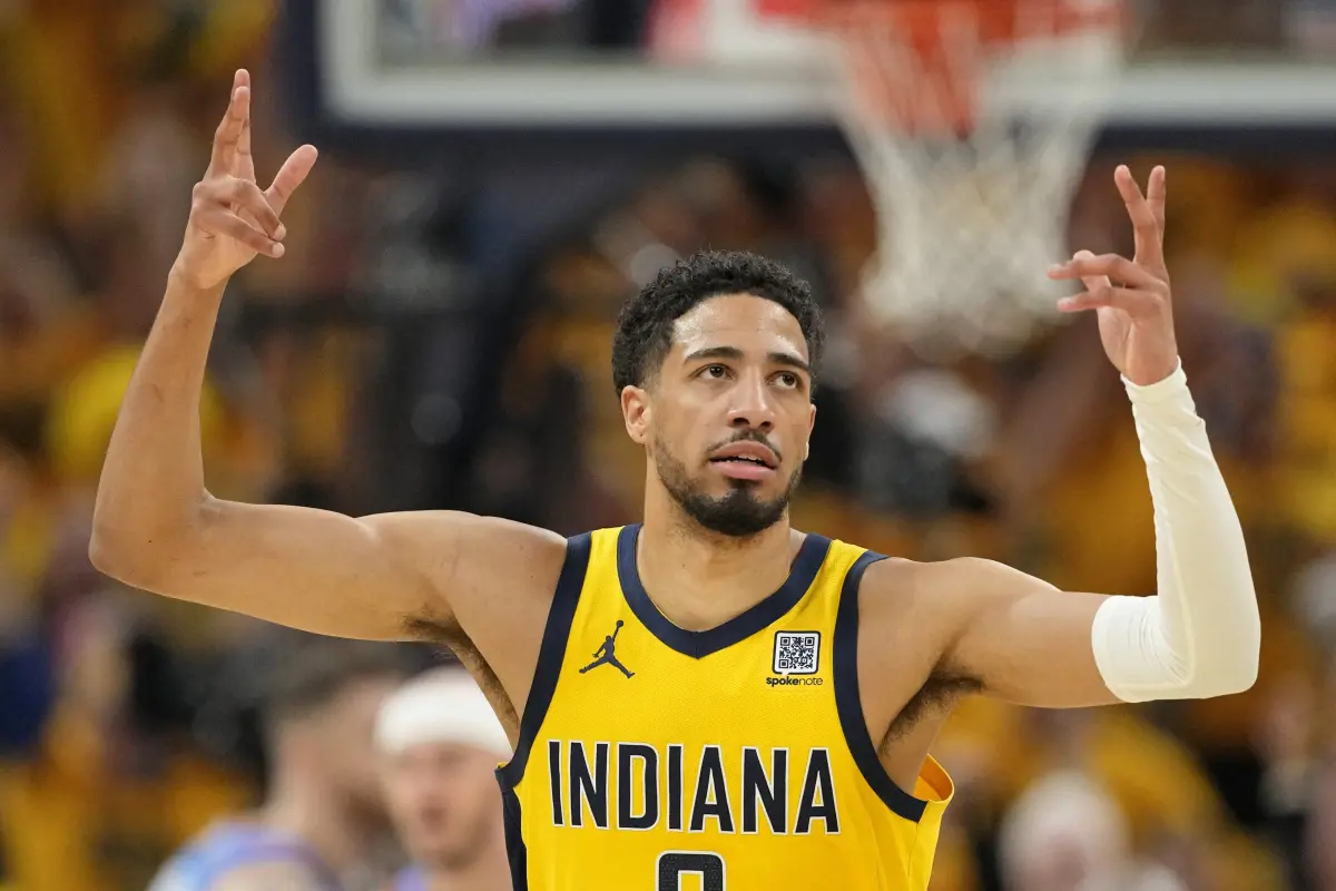 ▲2024-25 NBA總冠軍賽進入搶七，溜馬G6在主場以108比91痛擊雷霆。溜馬打出系列賽最佳防守，讓球評李亦伸直言：「雷霆打出最慘一戰，溜馬高機率奪下今年NBA總冠軍。」（圖／路透／達志影像）