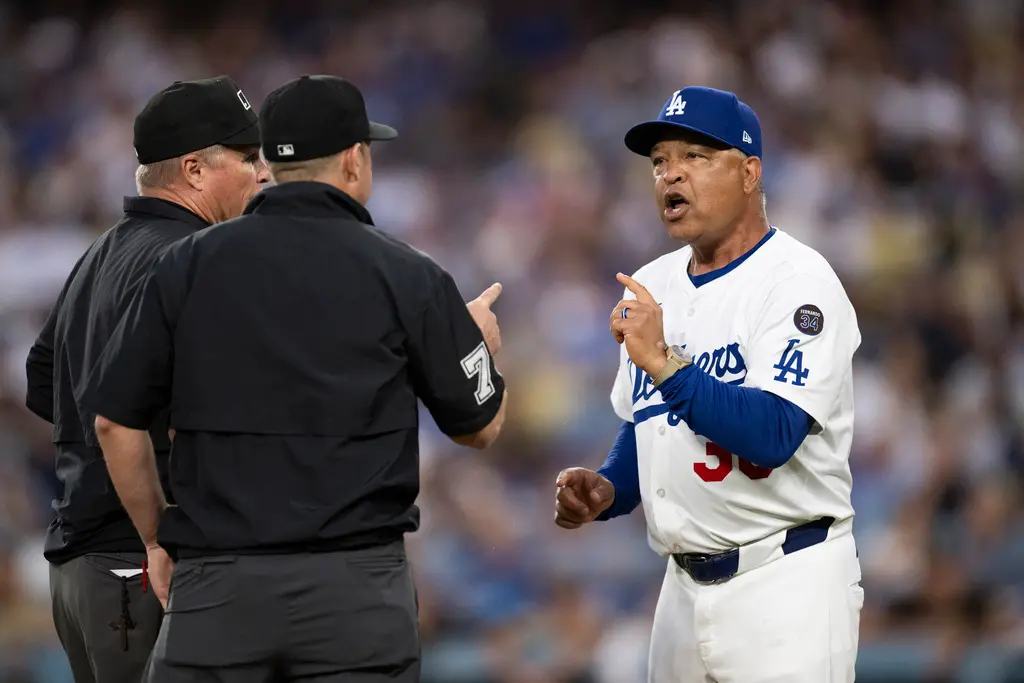 ▲國聯西區2大強權洛杉磯道奇與聖地牙哥教士從今（16）日起，將進行3連戰，針對2隊上一次的對決火藥味十足，道奇總教練羅伯斯（Dave Roberts）賽前受訪透露，從那時候就沒有和教士總教練席爾特（Mike Shildt）再說過話。（圖／美聯社／達志影像）