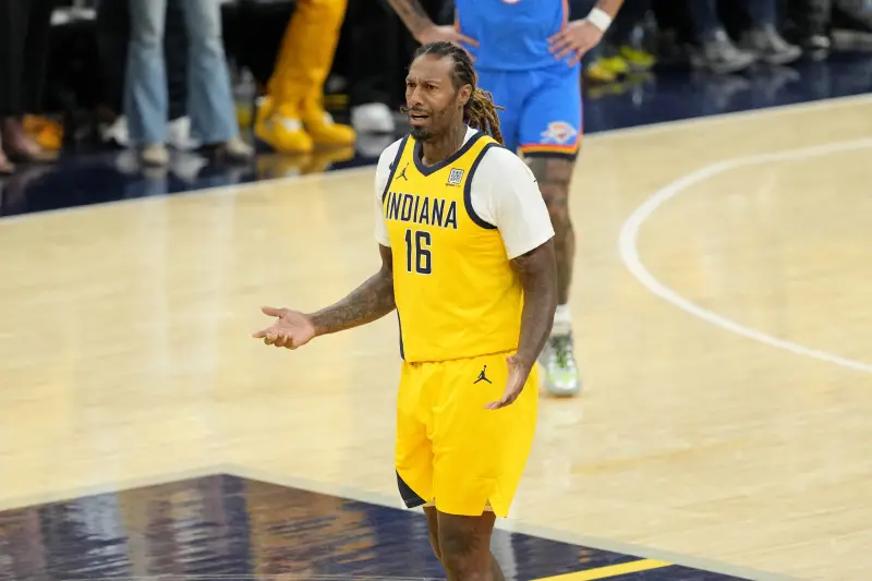 ▲NBA總冠軍賽G6垃圾時間，溜馬老將James Johnson僅上場2分鐘，不僅數據掛零，更因對雷霆球員出手過猛遭驅逐出場。這位16年資歷的硬漢，以「最James Johnson」的方式，寫下另類告別紀錄。（圖／路透／達志影像）