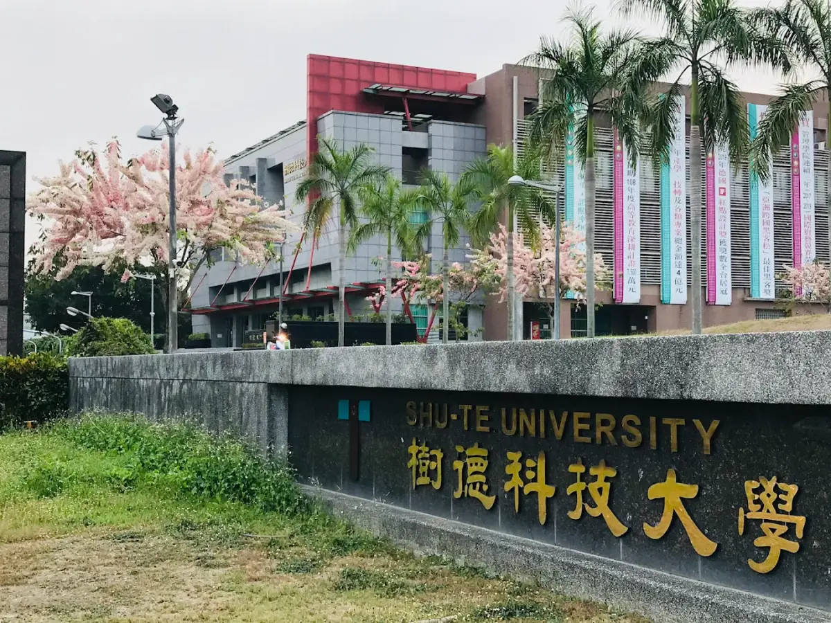 ▲高雄樹德科技大學19日公告，學生宿舍將租給日月光企業，作為其員工宿舍使用，引發學生抗議反彈。（圖／Google評價）