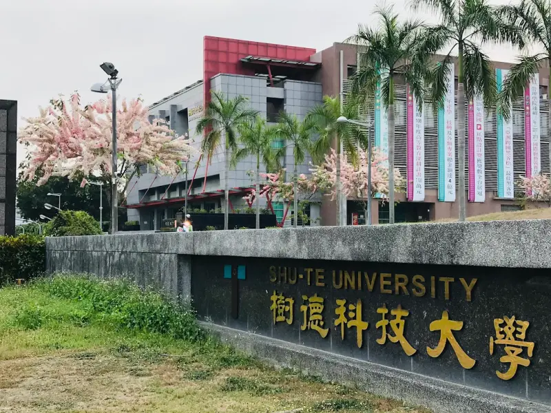 ▲高雄樹德科技大學19日公告，學生宿舍將租給日月光企業，作為其員工宿舍使用，引發學生抗議反彈。（圖／Google評價）