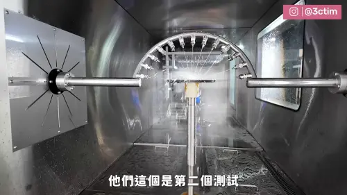 iPhone 防水測試。(圖/翻攝3cTim哥生活日常 YT) ▲iPhone 防水測試。(圖/翻攝3cTim哥生活日常 YT)