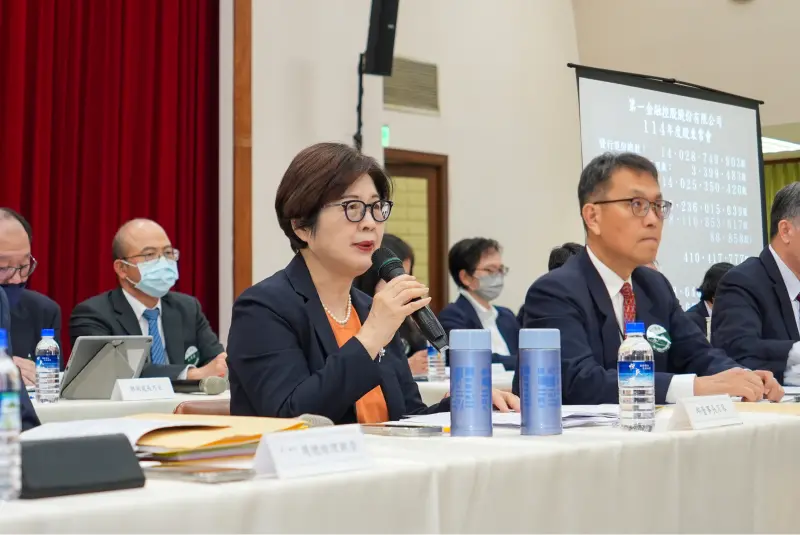 ▲第一金控今（20）日舉行股東常會，由董事長邱月琴主持。（圖／第一金提供）