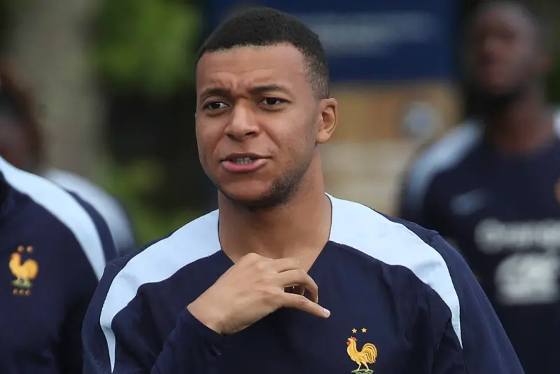 ▲皇家馬德里當家前鋒姆巴佩（Kylian Mbappé）因急性腸胃炎住院治療，確切復出時間尚不明朗。由於身體不適，他缺席了與沙烏地阿拉伯勁旅希拉爾的H組小組賽首戰。（圖／美聯社／達志影像）