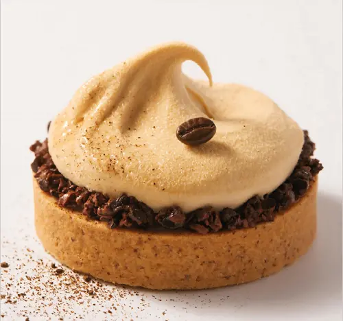 ▲「法式精品甜點饗宴」的精品甜點包含「沙丘咖啡塔」。（圖／台南遠東提供）