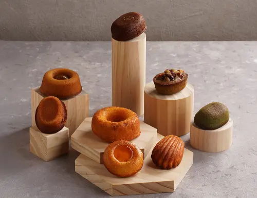 ▲許煜新主廚亦同步推出多款自家創作甜點，像是「巴斯克乳酪蛋糕」、「鹽之花抹茶費南雪」。（圖／台南遠東提供）