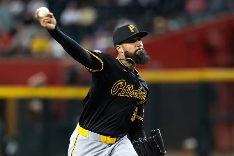 ▲匹茲堡海盜救援投手Dennis Santana今作客底特律，在雙重賽第二戰與場邊球迷爆發衝突，甚至當場跳起揮拳。他賽後坦言對方「越線了」，但拒絕透露細節，場面一度火爆。（圖／路透／達志影像）