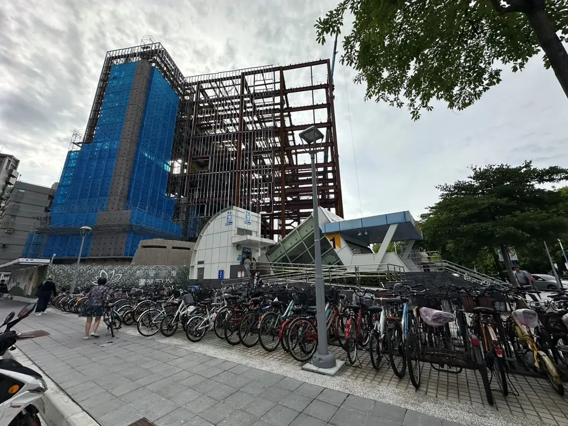 ▲蘆洲第二運動中心位於捷運新蘆線三民高中站旁的蘆洲南側生活圈，這是蘆洲最早發展的生活圈之一，生活機能成熟，在地人口眾多。（圖／信義房屋提供）