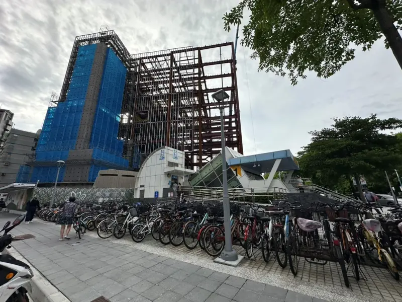 ▲蘆洲第二運動中心位於捷運新蘆線三民高中站旁的蘆洲南側生活圈，這是蘆洲最早發展的生活圈之一，生活機能成熟，在地人口眾多。（圖／信義房屋提供）