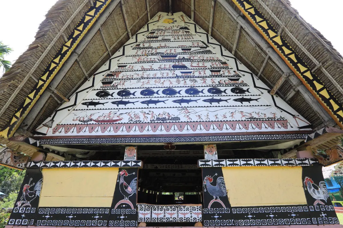 ▲帛琉仍保存完整的母系社會體制。圖為帛琉「男人會館」。（圖／翻攝自臉書）