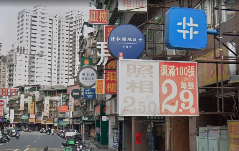 ▲一名網友表示，他認為蘆洲根本就是手搖飲一級戰區，只要哪間飲料爆紅，蘆洲地區不久後就會出現加盟店，直呼：「有時候真的會被蘆洲嚇到！」（圖／翻攝自Google Maps）