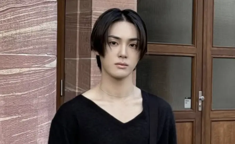 ▲韓星周鶴年日前遭爆與前日本AV女優明日花綺羅涉嫌性交易，男方因此遭經紀公司解約，如今周鶴年發聲反駁，強調自己沒退團，讓公司怒喊有憑有據，表示要上法院解決。（圖／IG _juhaknyeon_）