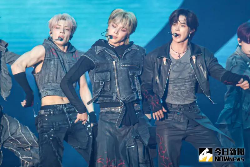 ▲王奕翔（中）帶&TEAM回台開唱，直呼好感動、好驕傲，可以在家鄉開唱真的很有意義。（圖／記者朱永強攝）