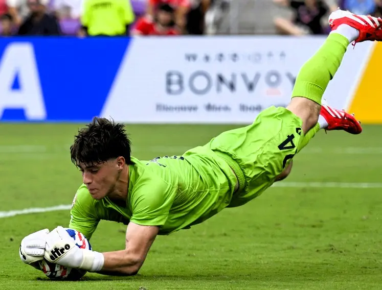 ▲門將Garrow前半場高接低擋，多達7次撲救，成功拖延比分。（圖／美聯社／達志影像）