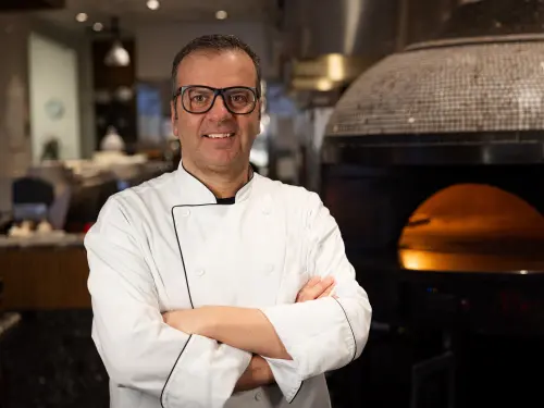 ▲義大利名廚安東尼 (Antonio Tardi)再次蒞臨台北遠東香格里拉，帶來「返璞歸真」義式料理哲學。（圖／台北遠東提供）