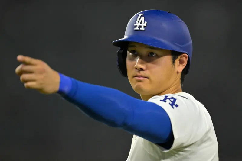 ▲道奇球星大谷翔平近期遭教士隊疑似報復性觸身球砸中右肩，引爆輿論與球界強烈反彈。專家直言：「這種行為踩線了，大谷翔平碰不得。」