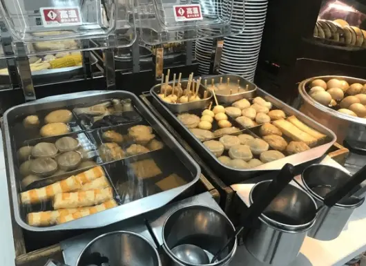 ▲超商關東煮全盛時期已經過去，現在越來越少門市販售純粹高湯熬煮的關東煮，成為時代眼淚。（圖/Dcard）