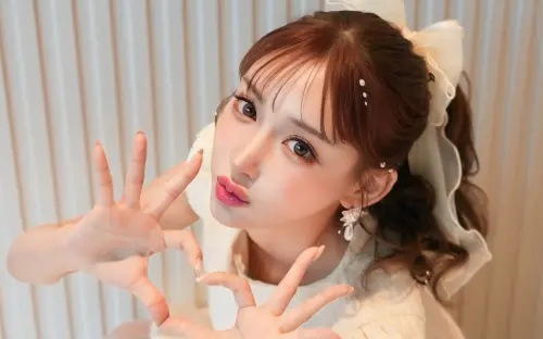 ▲明日花綺羅開直播澄清自己跟周鶴年真的沒關係，認為他會被退團是「另有隱情」。（圖／明日花綺羅IG）