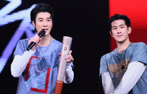 王力宏演唱會「雙胞胎弟弟」驚喜登場！超帥五官全場驚呼：太像了
