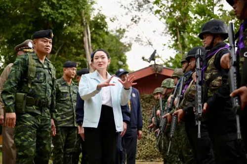 泰國,貝東丹 ▲泰國與柬埔寨邊界衝突升溫,總理貝東丹雖於20日親赴東北部邊境的烏汶府視察村自衛隊與軍方基地。(圖/美聯社/達志影像)