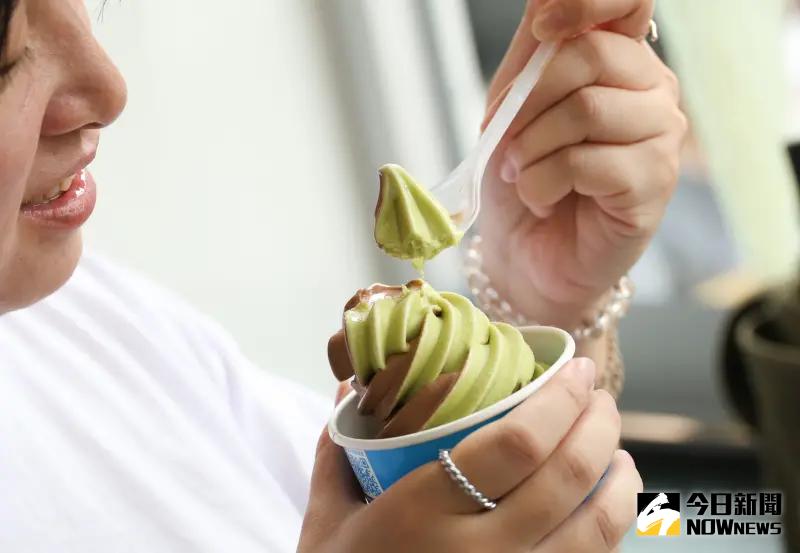 ▲大暑節氣想吃冰又想要控制體重，醫師認為只要掌握選擇的技巧，也能聰明吃冰，輕鬆消暑。（圖／記者陳明安攝）