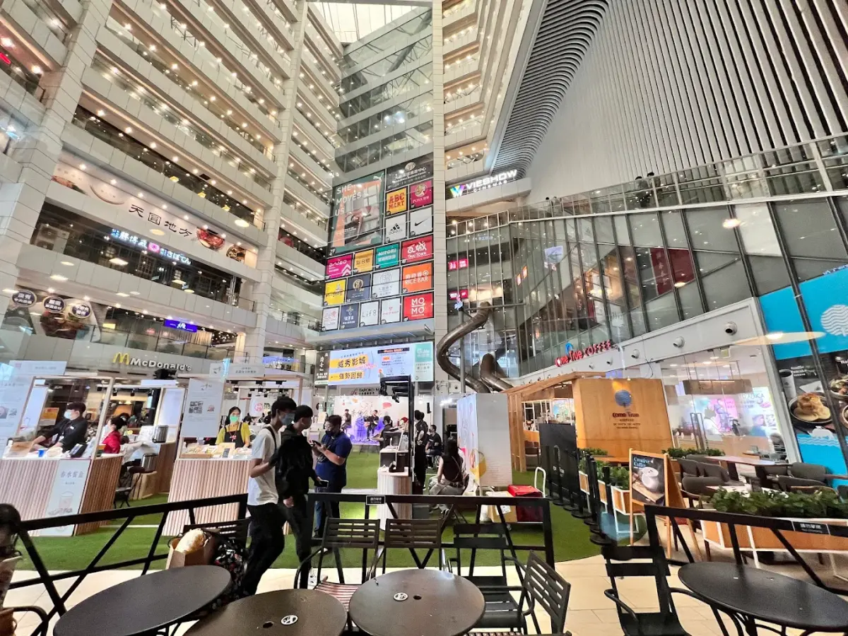 ▲大魯閣（1432）19日公告，旗下兩大商場台中「大魯閣新時代購物中心」（圖）、新竹「大魯閣湳雅廣場」將打包出售經營權。（圖／Google評價）