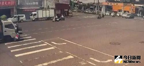 台中北屯死亡車禍！機車騎士斑馬線鬼切突竄出　遭直行貨車撞飛亡
