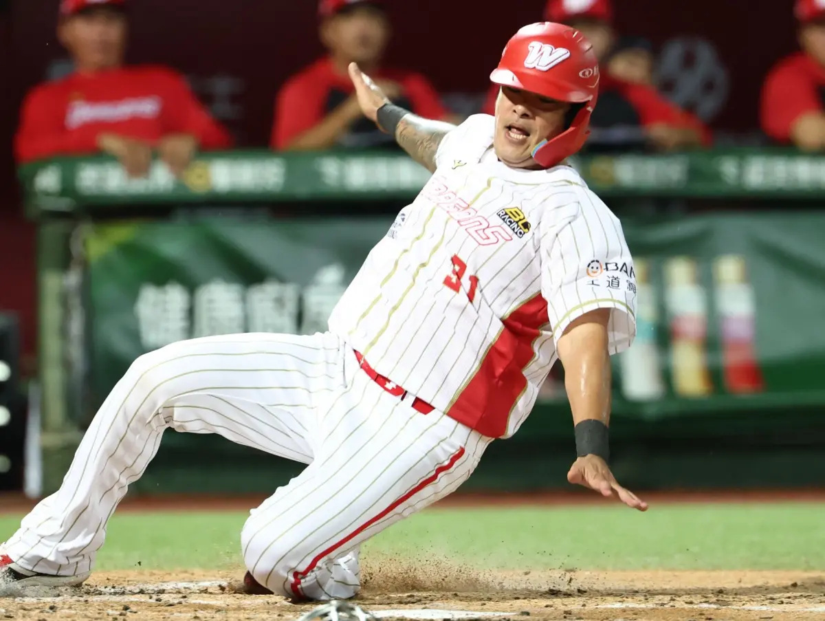 ▲味全龍「大師兄」林智勝昨日重返一軍，貢獻1支安打、1分打點，不過2次搶攻壘包都遭到觸殺。（圖／味全龍提供）