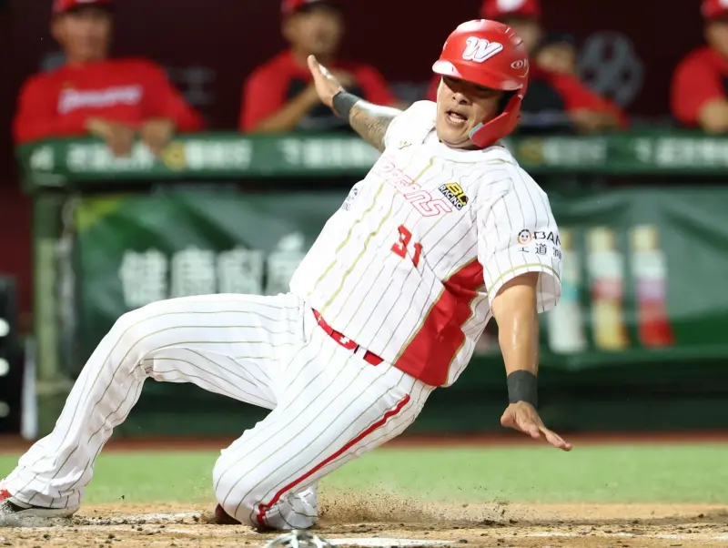 ▲味全龍「大師兄」林智勝昨日重返一軍，貢獻1支安打、1分打點，不過2次搶攻壘包都遭到觸殺。（圖／味全龍提供）