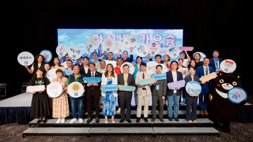 ▲觀光局長高閔琳113年率高雄業者前往韓國舉辦推廣會。(圖/高市府觀光局提供) ▲觀光局長高閔琳113年率高雄業者前往韓國舉辦推廣會。(圖/高市府觀光局提供)