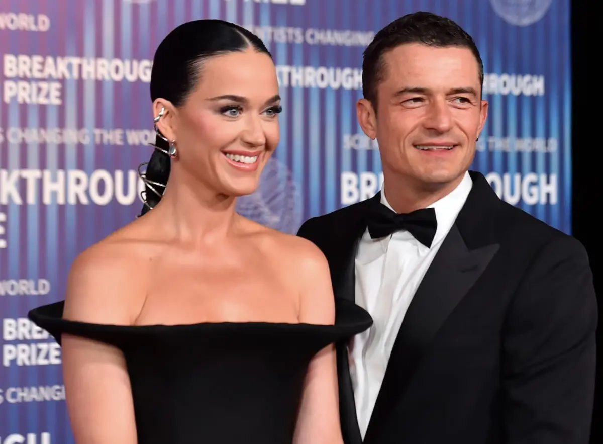 ▲凱蒂佩芮（左）與奧蘭多布魯訂婚6年，近期傳感情陷入低潮，被爆出是因為凱蒂之前上太空，奧蘭多感到尷尬，凱蒂認為他該更支持，造成激烈爭吵，變成感情破裂的導火線。（圖／美聯社／達志影像）