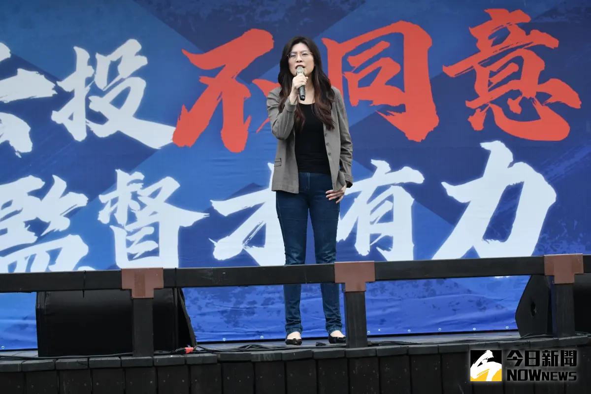 ▲名醫沈政男認為大罷免破壞了民主選舉篩選與淘汰制度。圖為國民黨前立委鄭麗文21日出席「北北基反惡罷造勢大會」。（圖／特約攝影林柏年）