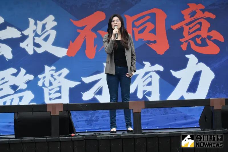 ▲名醫沈政男認為大罷免破壞了民主選舉篩選與淘汰制度。圖為國民黨前立委鄭麗文21日出席「北北基反惡罷造勢大會」。（圖／特約攝影林柏年）