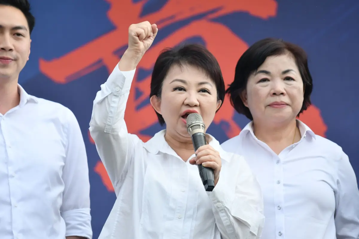 ▲台中市長盧秀燕今（21）日出席戰鬥藍「北北基反惡罷」活動。（圖／記者林柏年攝）