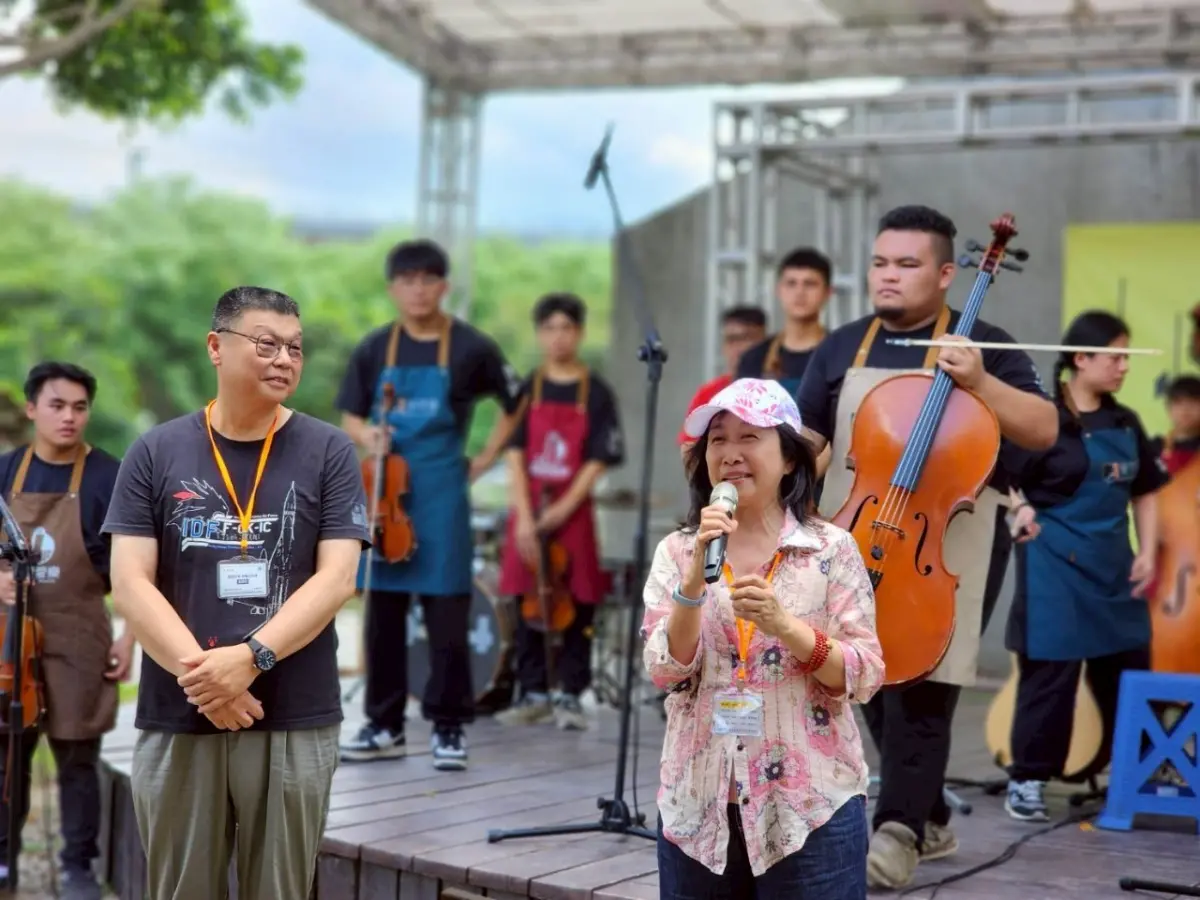 ▲今（21）日由川葳寰宇攜手各大企業及好友家人們，又一次搭乘內灣線公益列車造訪竹東音樂。（圖／親愛愛樂提供）